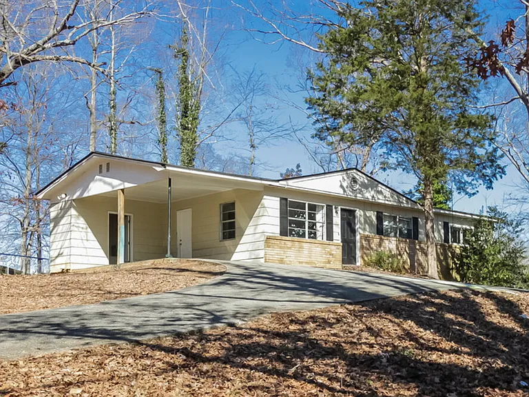 580 Ayres Rd — Photo 1