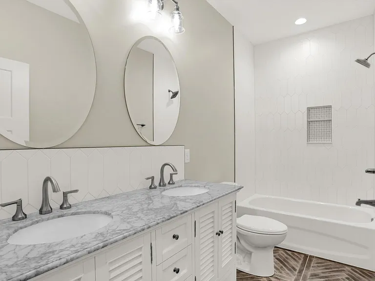 2110 S Smith Rd — Photo 14