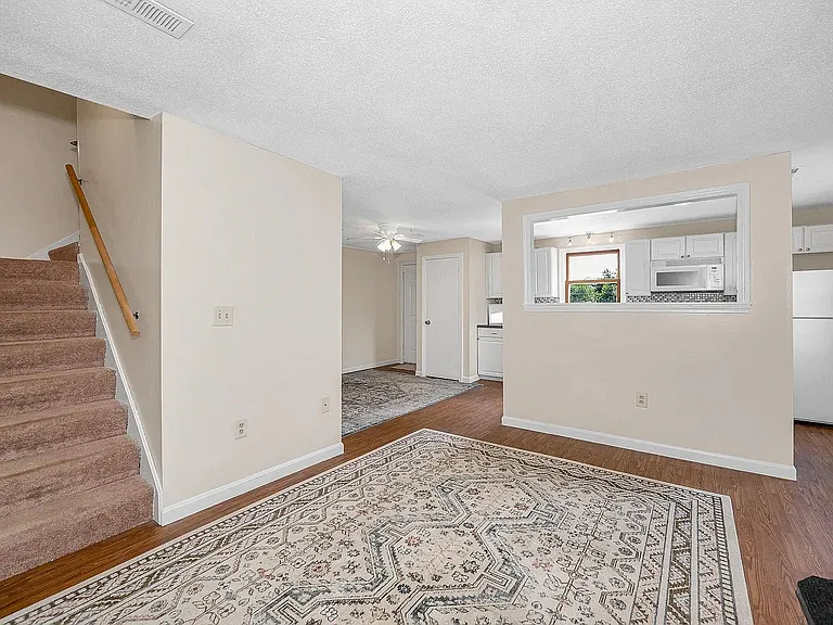 614 Elmwood Dr — Photo 7