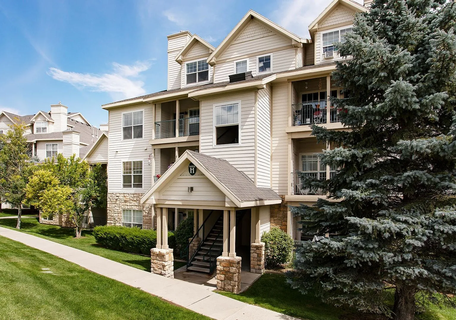 2 Level Canyon Creek Condo — Photo 1