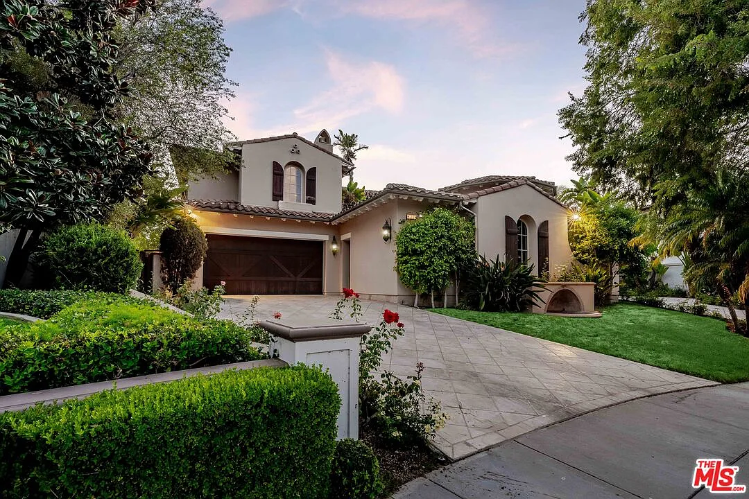 5 bed, 5.5 bath, 6455 sqft, $26,000 — Photo 1