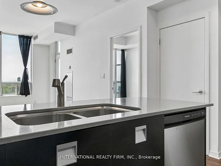 3391 Bloor St W #1011 — Photo 21
