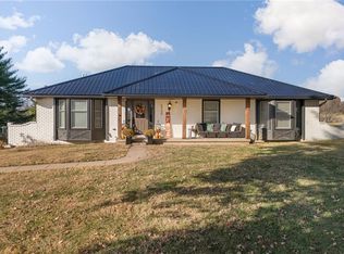5900 Palomino Dr, Saint Joseph, MO 64505