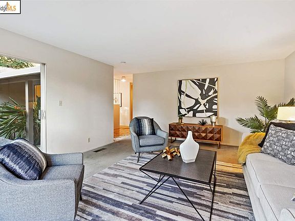 4th image of 7970 Surrey Ln
