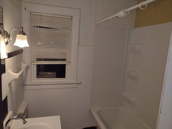 3rd image of 873-875 Sheridan Ave #1