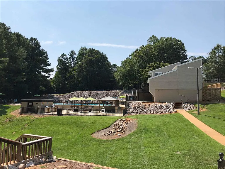 Village of Pickwick — Photo 13