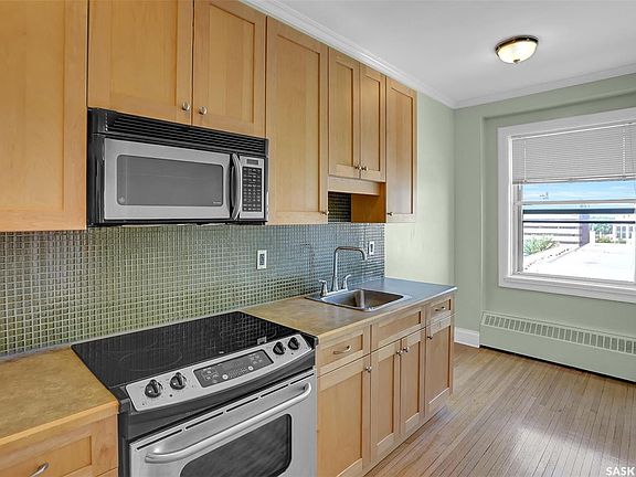 3rd image of 604 Victoria Ave #1