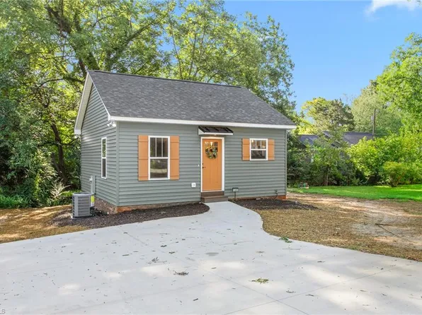 1305 E Willowbrook Dr, Burlington, NC 27215