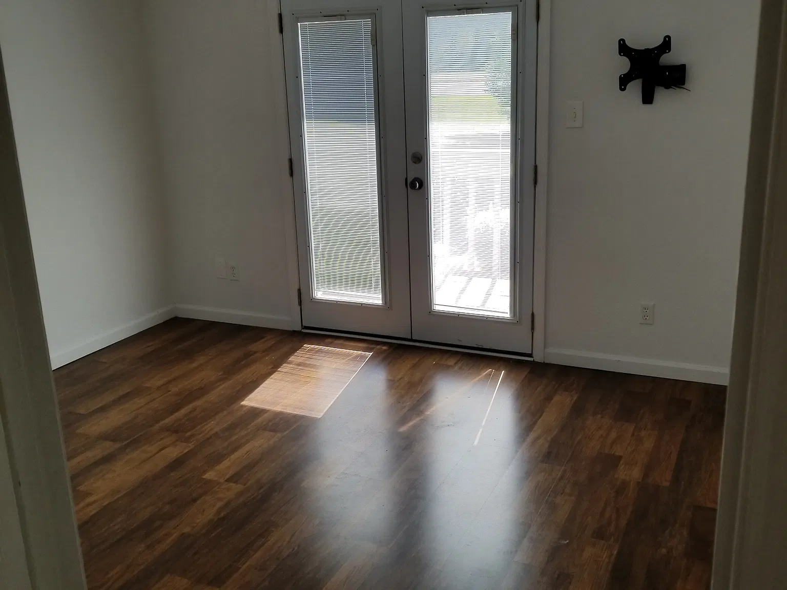 2 bed, 1.5 bath, 1014 sqft, $1,000 — Photo 2