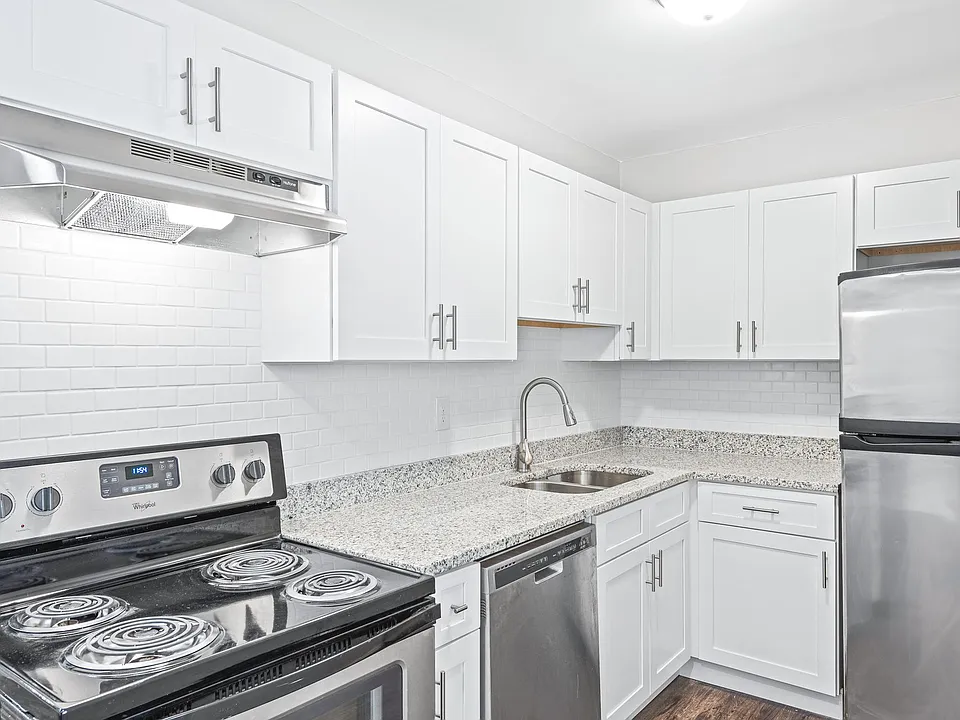 Georgian Oaks Apartments