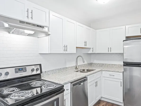 Georgian Oaks Apartments