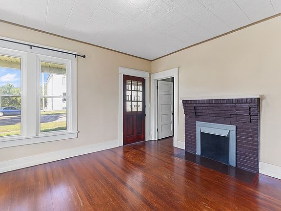 4th image of 220 Jackson Ave