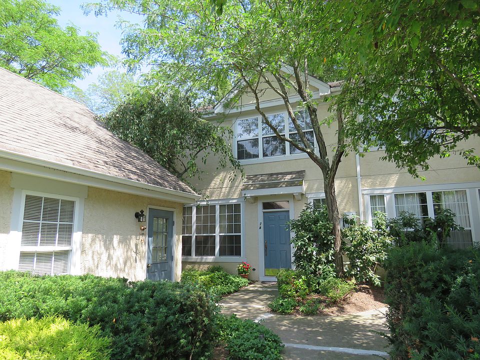 1st image of 74 Ashford Dr