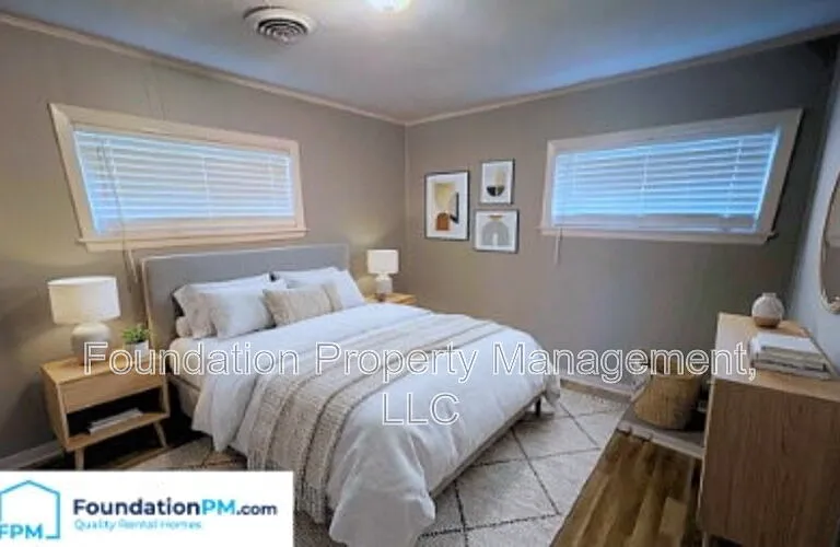 2412 Gentry Ave — Photo 9