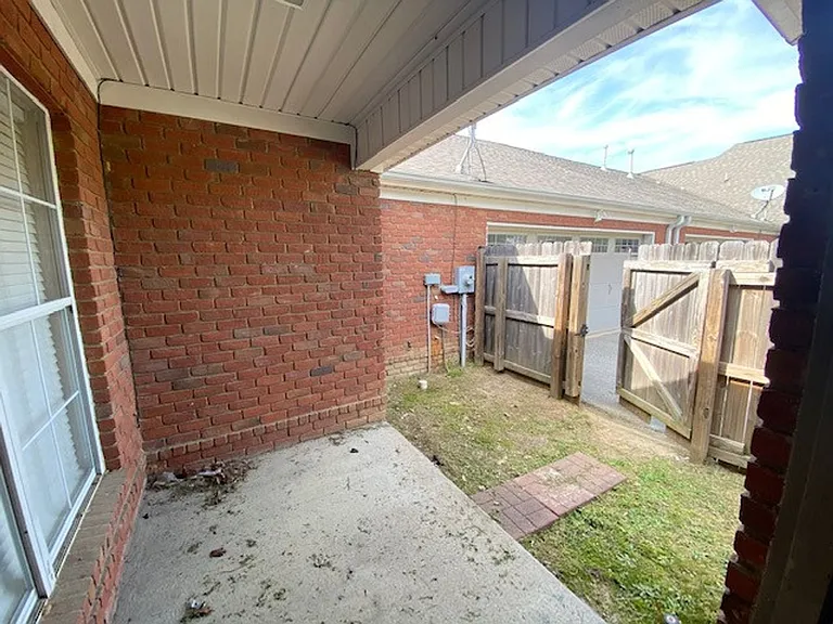 9146 Glen Cv — Photo 17