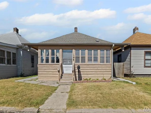 79 E Lorena Ave, Wood River, IL 62095