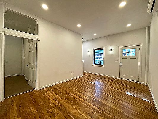 1st image of 301 E 95th St Front 1