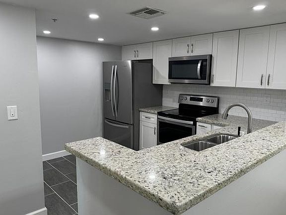 4th image of 520 SE 5th Ave APT 2408