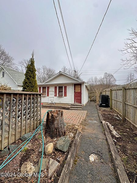 3rd image of 254 6th Avenue