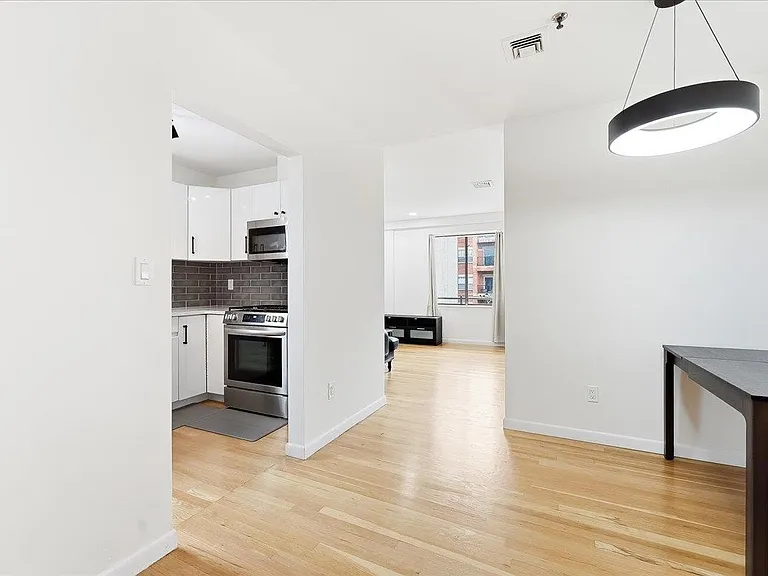 1110 Clinton St #16 — Photo 17