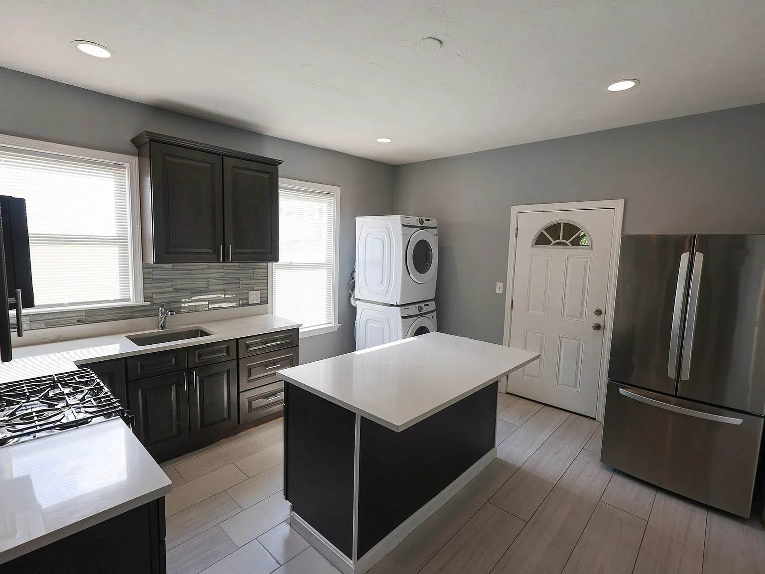 3 bed, 1.0 bath, 1200 sqft, $3,300 — Photo 1