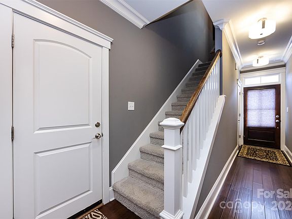 3rd image of 584 Summerfield Pl