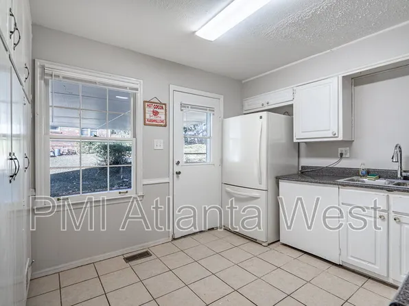 2135 Knighton Dr, Atlanta, GA 30349