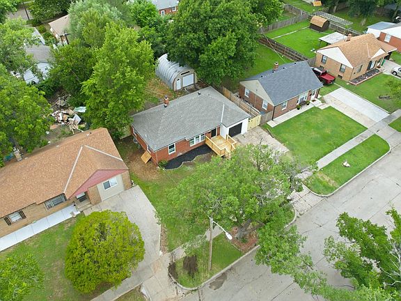 2nd image of 1833 S Parkwood Ln