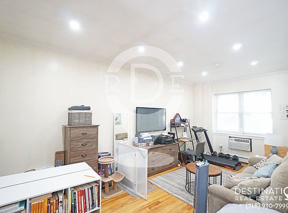 2nd image of 716 6th Ave #1