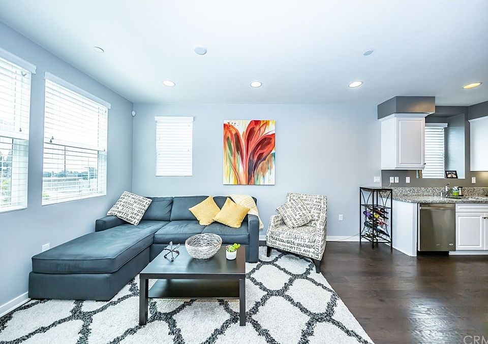 2nd image of 4951 Laurel Unit B