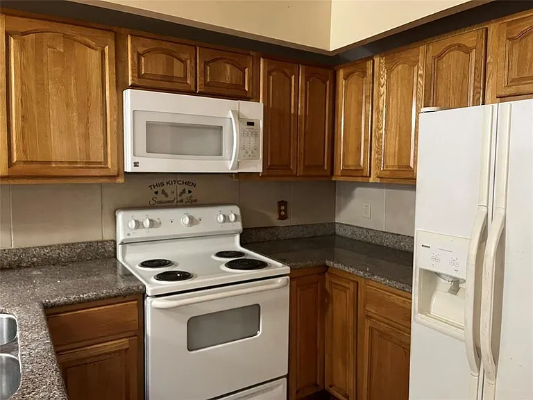 1821 Racquet Ct #1821 — Photo 3