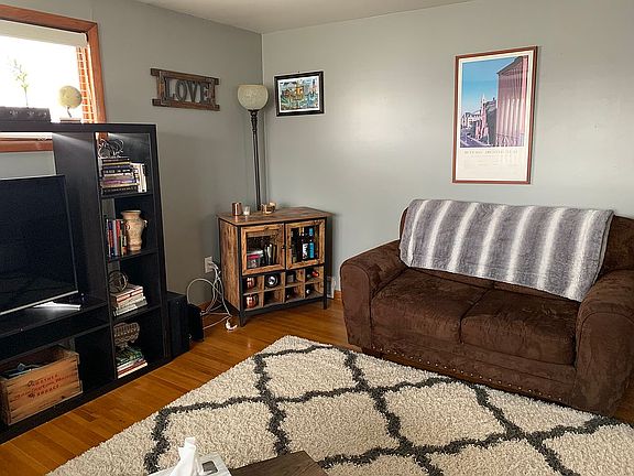 3rd image of 139 Lyndale Ave