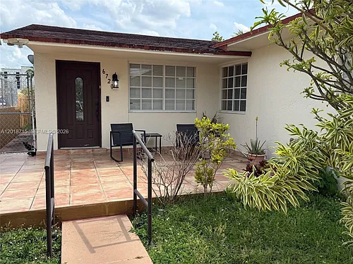 6720 SW 21st St Photo 1