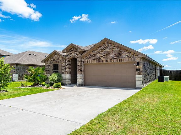 3rd image of 1337 Alexandra Park Ln