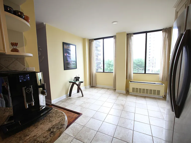 300 Winston Dr #208 — Photo 6