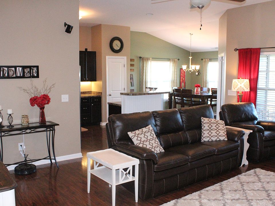 2nd image of 521 Abington Ct