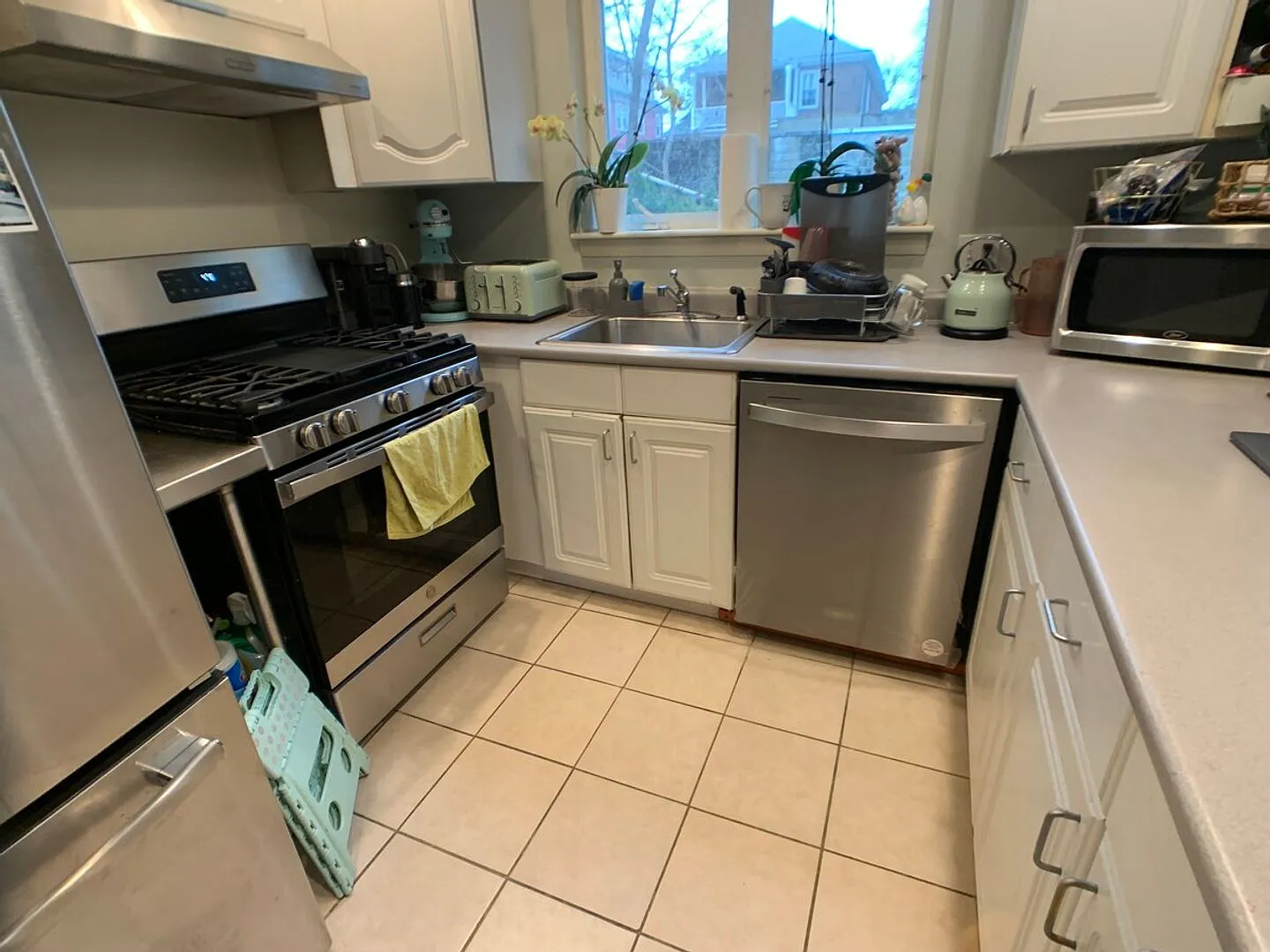 Near BU! Massive Single Family Home over 3000 sq ft and laundry in unit! — Photo 1