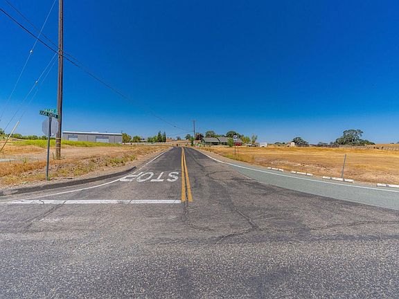 3rd image of 1989 Village Dr