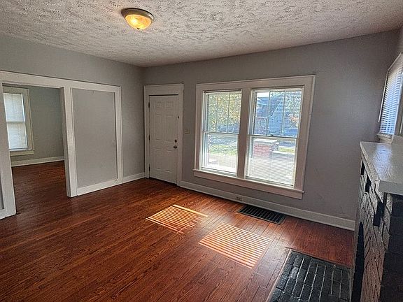 3rd image of 2529 E 5th Ave