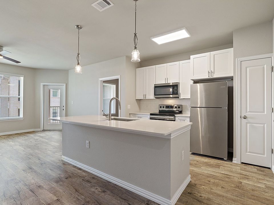 Large Open Concept Kitchen