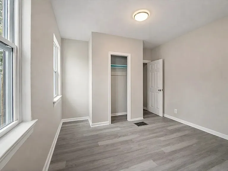 2025 Mansfield St — Photo 10
