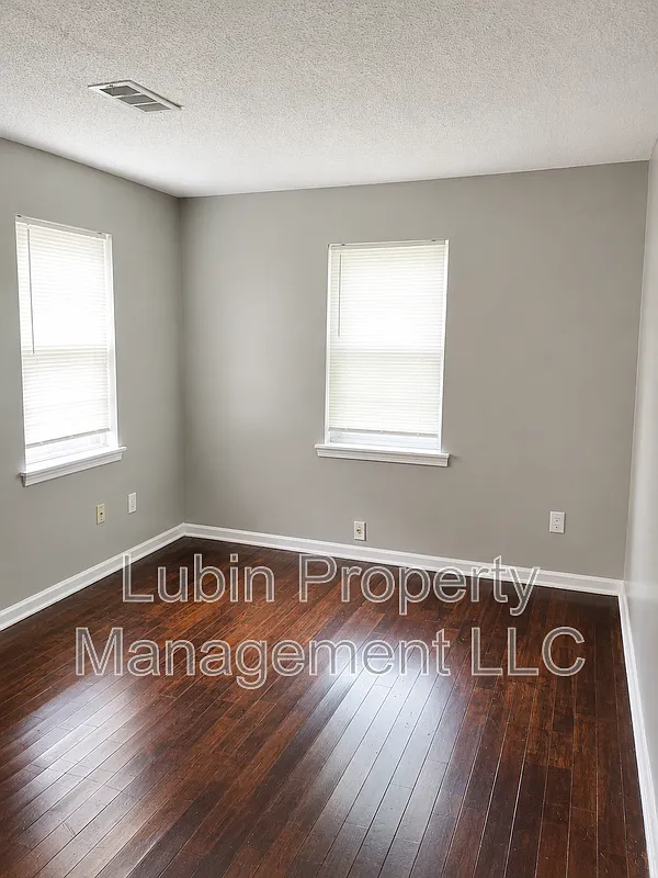 3 bed, 1.0 bath, $999 — Photo 4