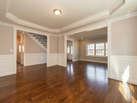 4th image of 384 Elmore Ave