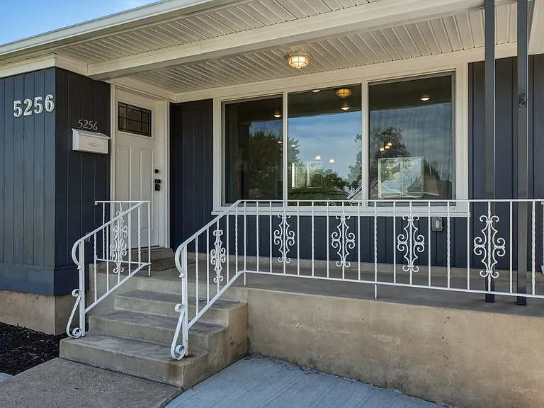 5256 S 2000 W — Photo 2