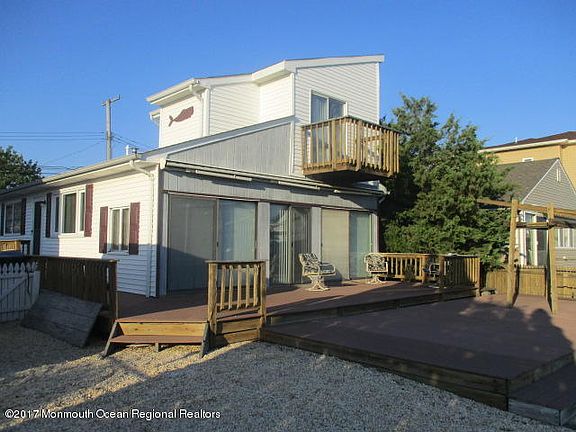4th image of 323 Silver Lagoon Dr