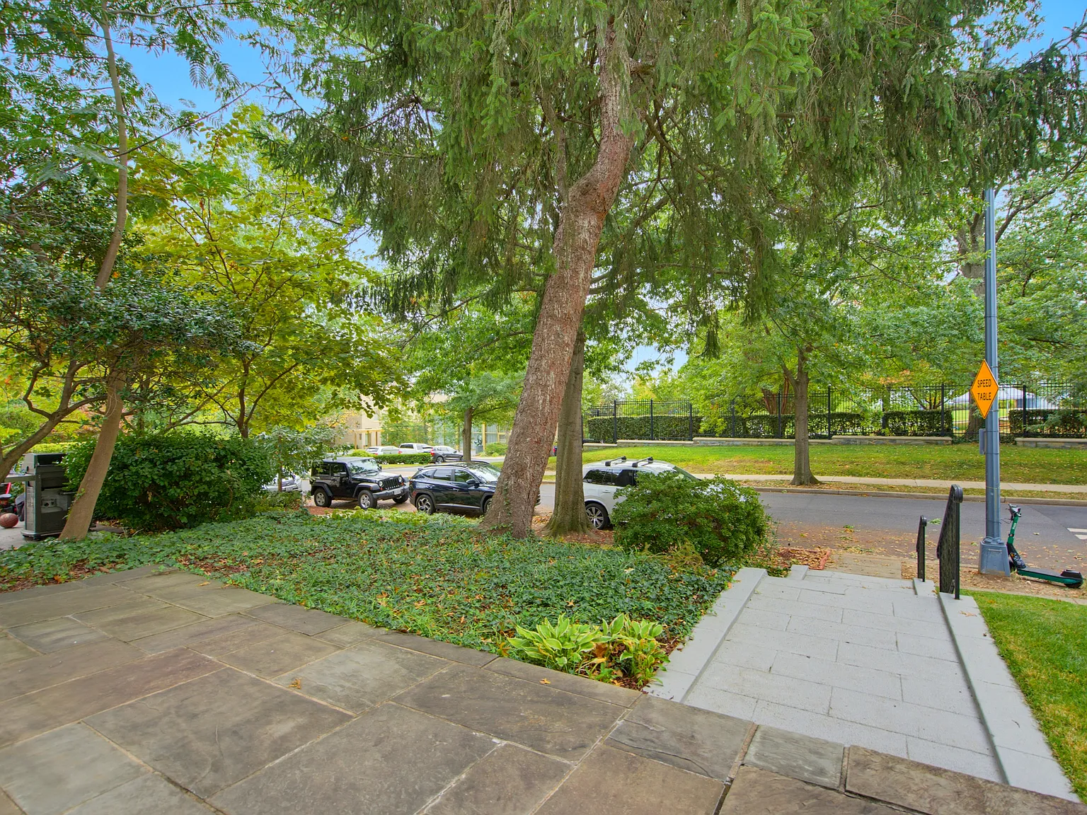 4 bed, 2.5 bath, 1700 sqft, $4,950 — Photo 4