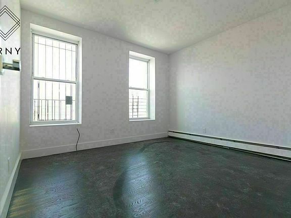 2nd image of 1930 Pacific St APT 3