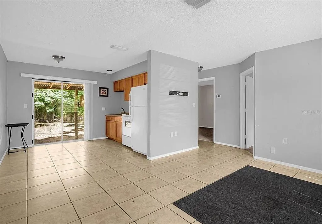 2 bed, 1.0 bath, 672 sqft, $1,395 — Photo 2