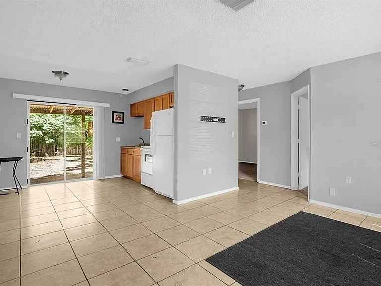 15115 Omaha St — Photo 2