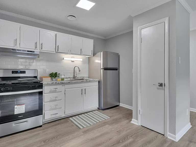 BLU Station Apartments — Photo 19